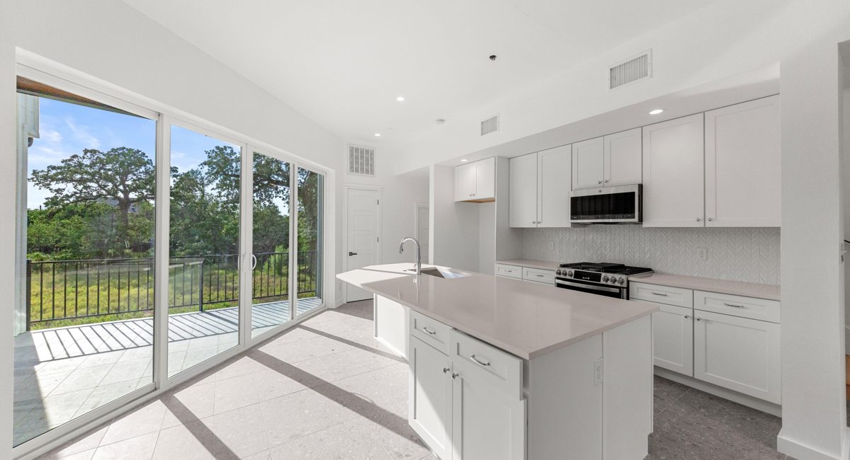Kitchen with center island
